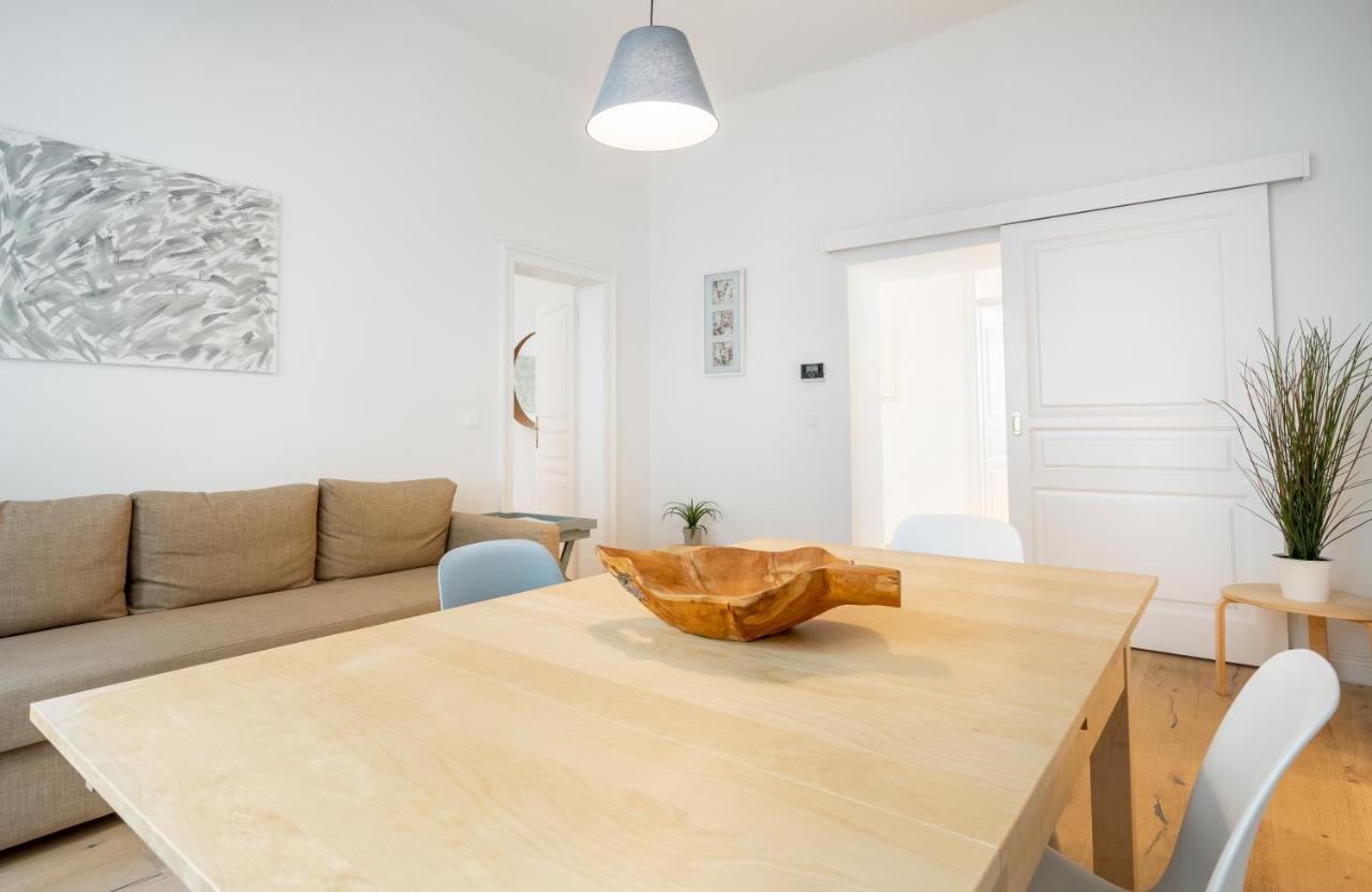 Cottageviertel - Stilvolles Apartment In Parknahe Vienna Esterno foto