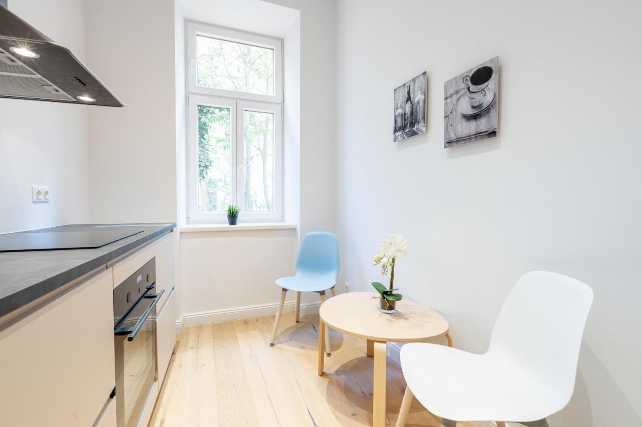 Cottageviertel - Stilvolles Apartment In Parknahe Vienna Esterno foto